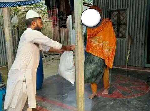 ঈদুল ফিতরে সভাপতি ও সদস্যদের অংশগ্রহণে ৩০টি পরিবারে ঈদ উপহার