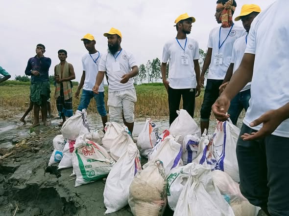 সিলেট ও কুড়িগ্রামের বানভাসিদের পাশে ১ লাখাধিক টাকার জরুরি খাদ্য সহায়তা