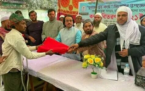 তীব্র শীতে অসহায় মানুষ ও মাদ্রাসার এতিম ছাত্রদের মাঝে কম্বল বিতরণ